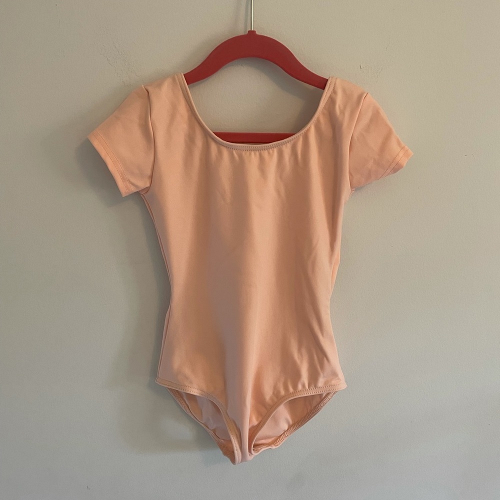 Capezio children’s essential short sleeve leotard in ballet pink M